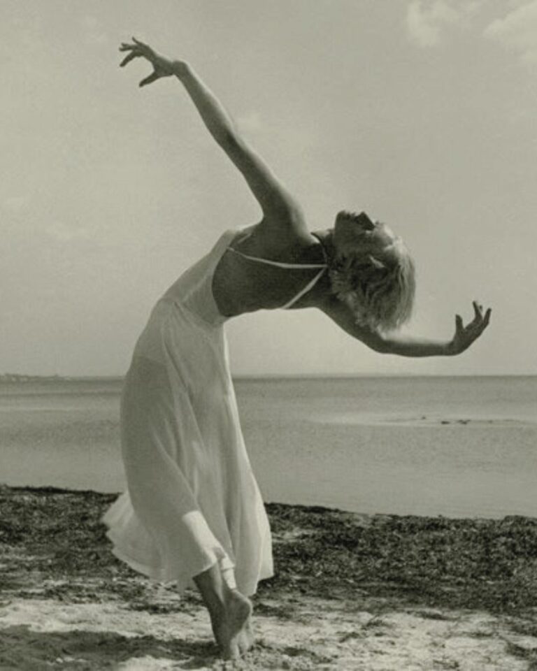 The Five Main Aspects: The Chart’s Sacred Geometry – Girl and Her Moon